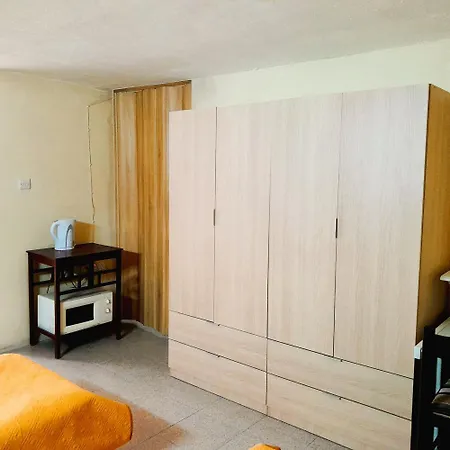 Accommodatie bij particulieren Bright & Spacious Private Room, Bathroom & Terrace In Swieqi, Prime Location! *