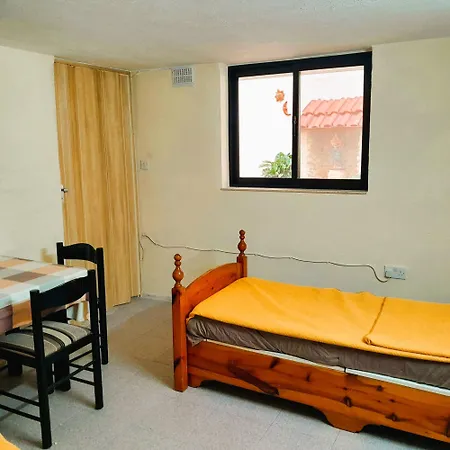 Bright & Spacious Private Room, Bathroom & Terrace In Swieqi, Prime Location! Accommodatie bij particulieren *