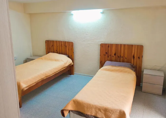 Bright & Spacious Private Room, Bathroom & Terrace In Swieqi, Prime Location! Homestay szállás Is-Swieqi