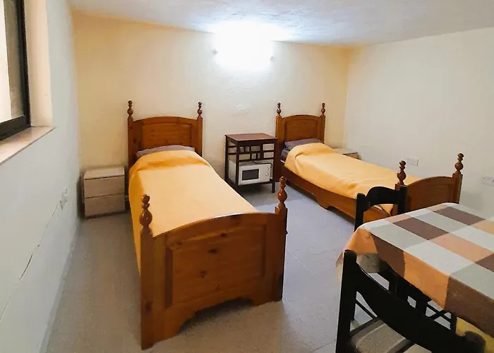 Bright & Spacious Private Room, Bathroom & Terrace In Swieqi, Prime Location! Accommodatie bij particulieren *