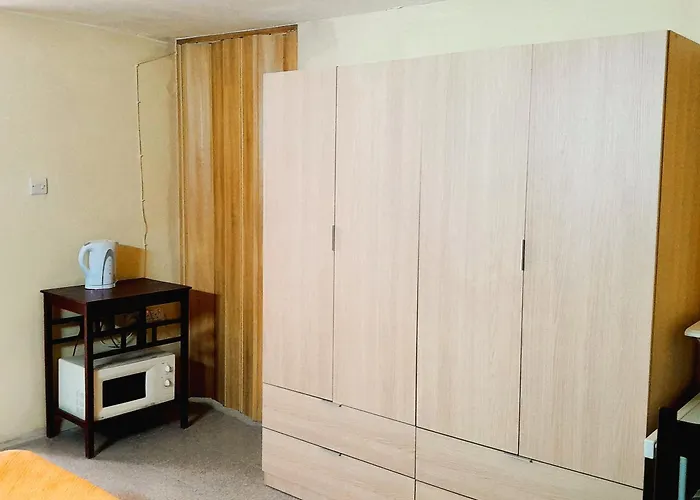 Accommodatie bij particulieren Bright & Spacious Private Room, Bathroom & Terrace In Swieqi, Prime Location! *